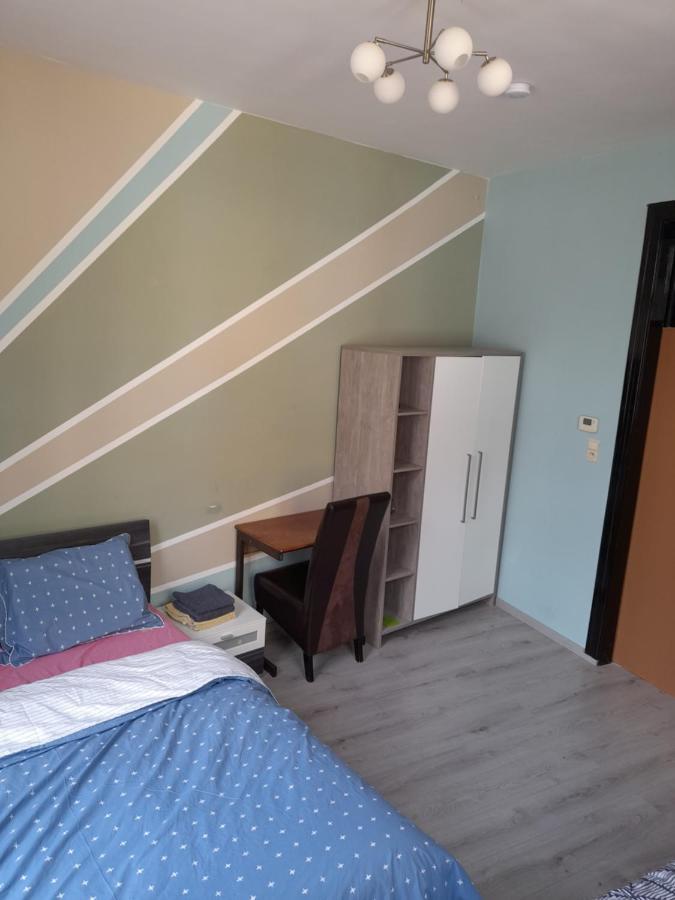 Large Room In House W Shared Kitchen & Bathroom W Free Parking Bluecard Antwerpen Buitenkant foto